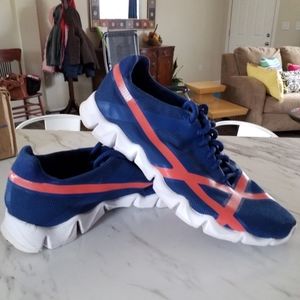 NICE PUMA Womens sneakers size 10 med